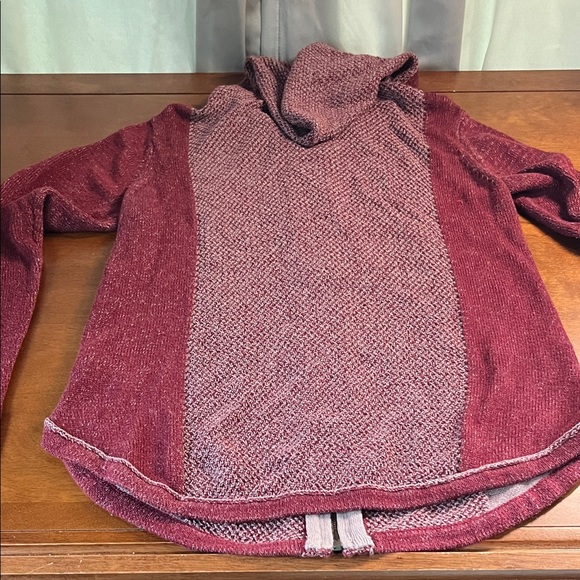 Natural Reflections Burgundy and Cream Knit Sweater - Picture 7 of 11